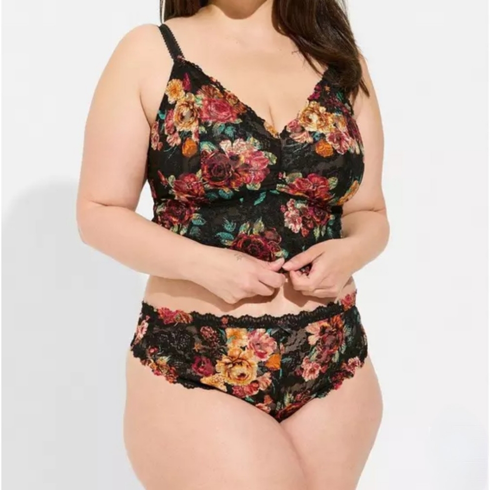 Torrid NWT Simply Lace Mid-Rise Thong Panty Black Floral Size 1 1X